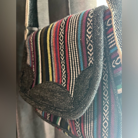 Vintage shoulder handbag with four pockets for essentials - Picture 3 of 3